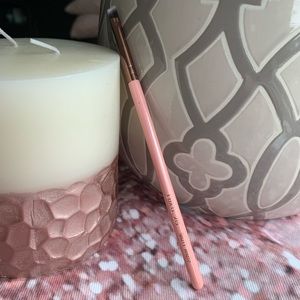 ✨NWOT LUXIE #215 SMALL ANGLE BRUSH✨